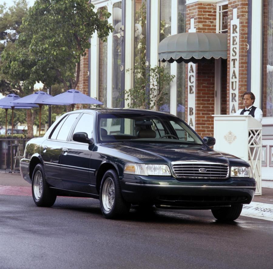  Ford Crown Victoria 1998 года  (фото 24 из 161)